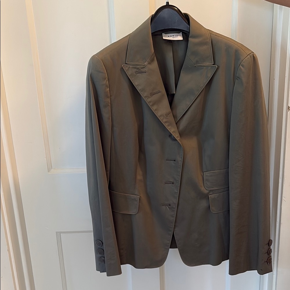 Akris Punto Women’s Tailored Suit in Olive - Picture 3 of 5